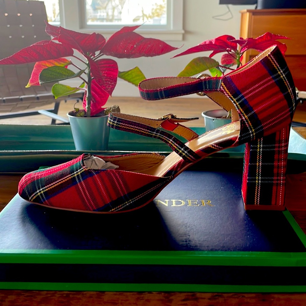Cute plaid holiday shoes!